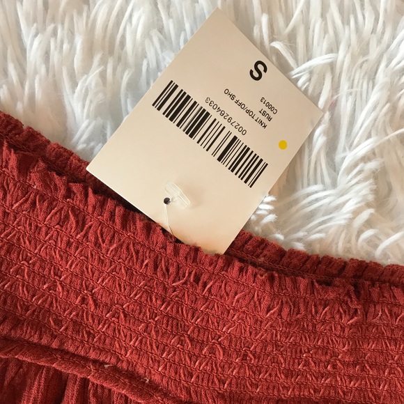 Off the Shoulder, Ruffle Top - Picture 4 of 4